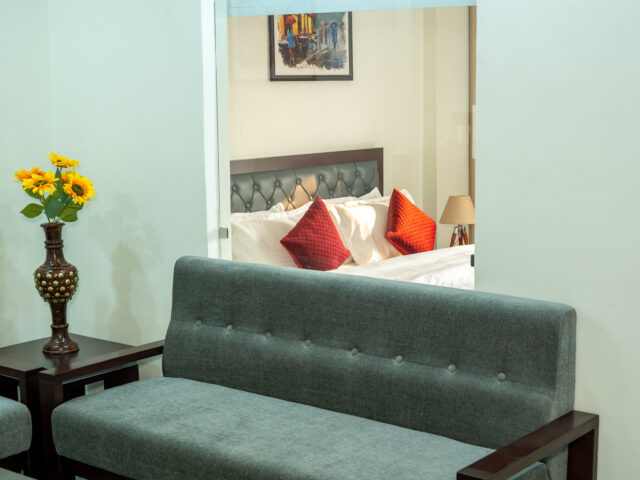 How to Choose a Fully Furnished Service Apartment in Gurgaon for a Family Stay